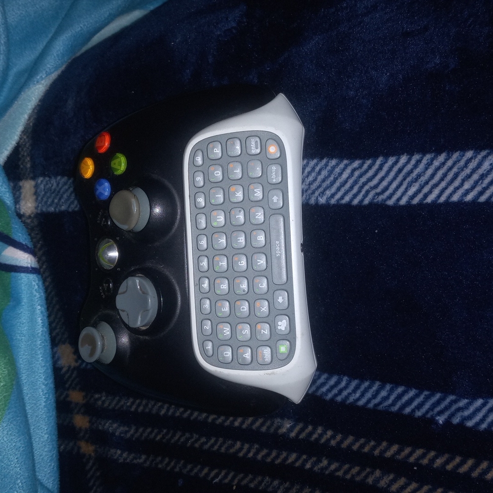 Xbox 360 controller with key board on the back